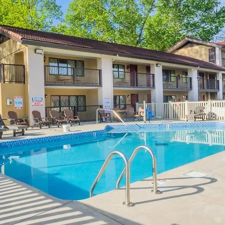 Super 8 By Wyndham Downtown Gatlinburg At Convention Center Hotel
